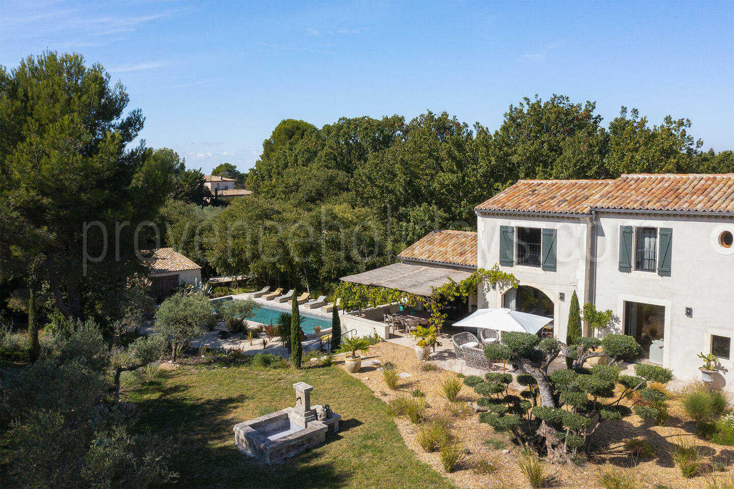 Location de vacances élégante avec piscine chauffée près de Saint-Rémy-de-Provence 1 - La Villa Gauloise: Villa: Exterior