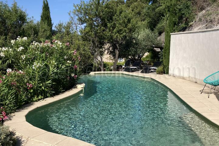 Charming Holiday Home with Heated Pool in Bonnieux