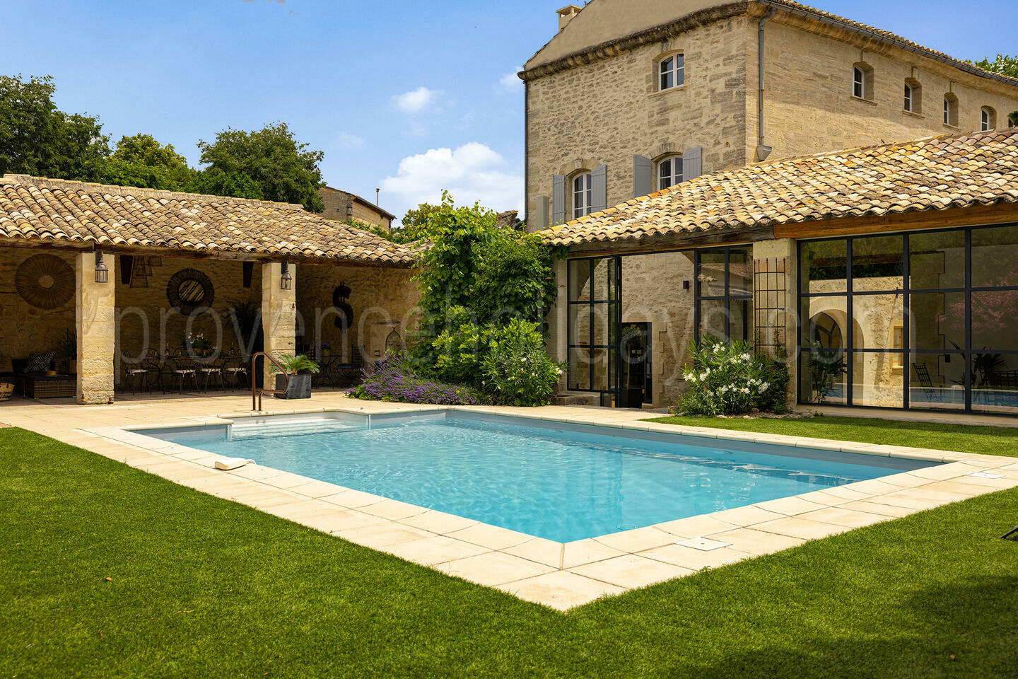 Haustierfreundliches Luxusanwesen mit beheiztem Pool 1 - La Bâtisse d\'Uzès: Villa: Exterior