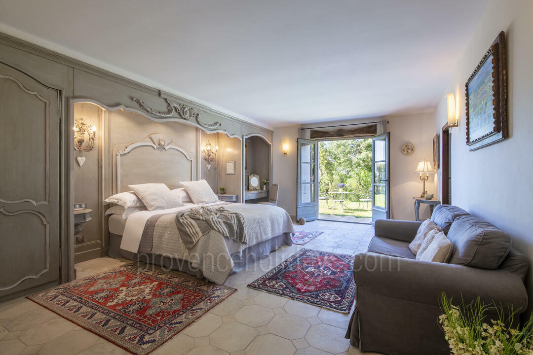 Luxury Holiday Rental with Heated Pool in Bonnieux 6 - Mas Bonius: Villa: Bedroom