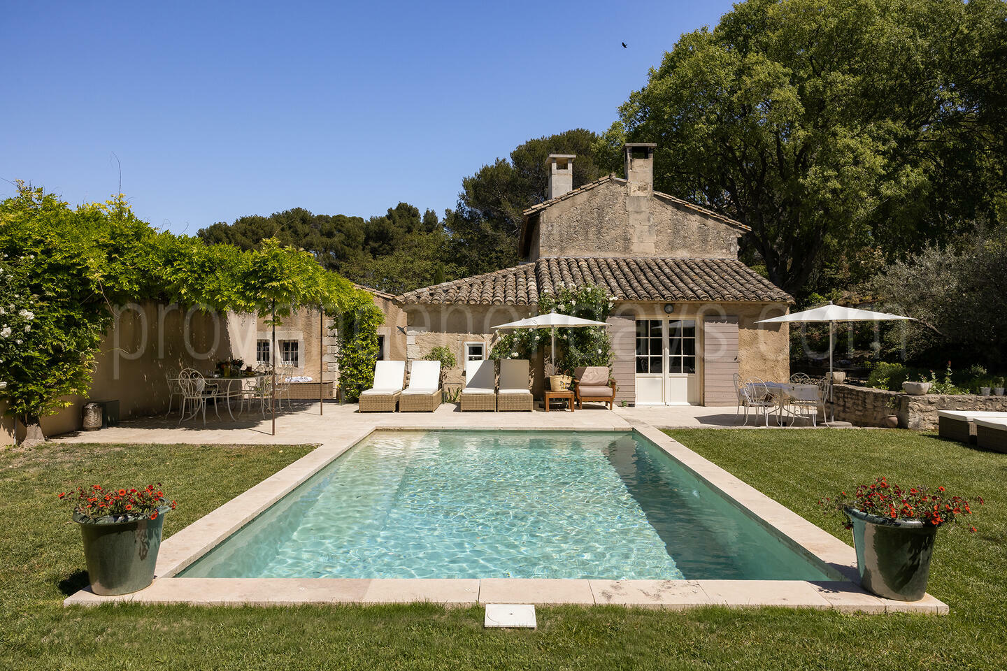 Behagliches Ferienhaus mit privatem Pool 1 - Le Mazet Saint Paul: Villa: Exterior