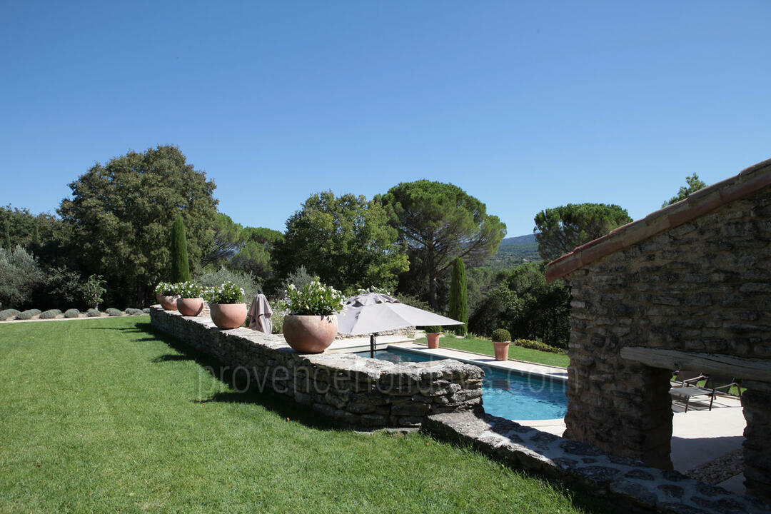 Charming Farmhouse with Heated Pool and Outdoor Kitchen 5 - La Calade: Villa: Exterior