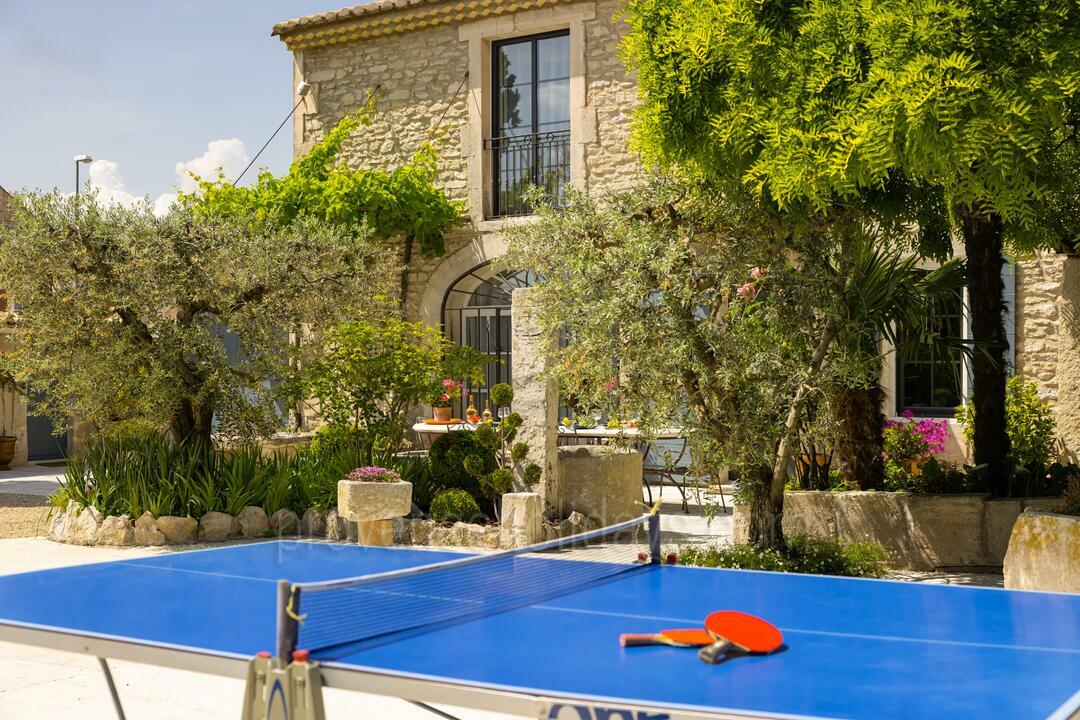 Luxury Holiday Rental with Heated Pool in Saint-Rémy-de-Provence 6 - Mas de l\'Oiseau: Villa: Exterior