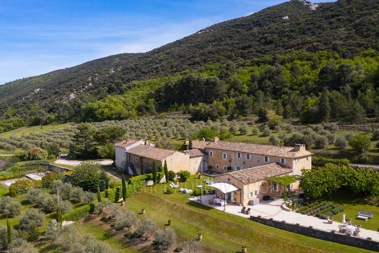 Outstanding Property with Wonderful Views of the Luberon 1 - Mas Trigaud: Villa: Exterior