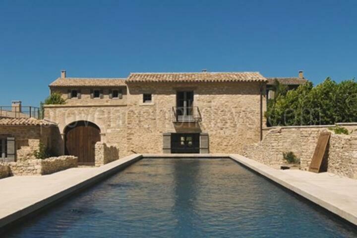 Exceptional Property For Sale in the Luberon Le Grand Mas: Exterior - 2