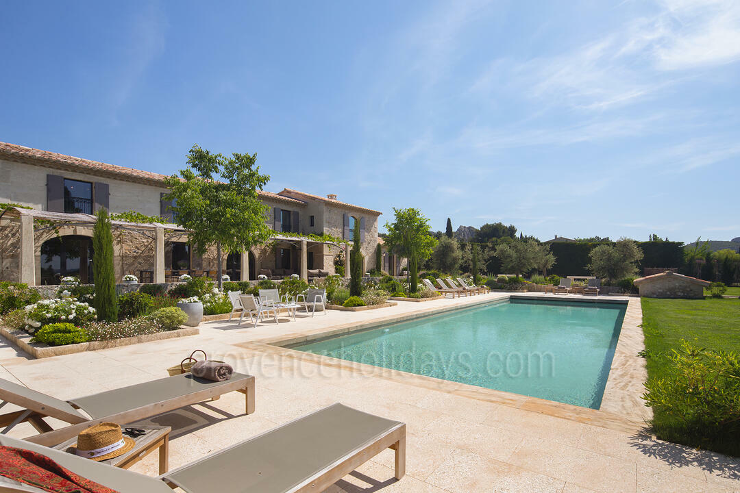 Beautiful Farmhouse with Heated Pool in Maussane-les-Alpilles 4 - Mas des Thyms: Villa: Pool