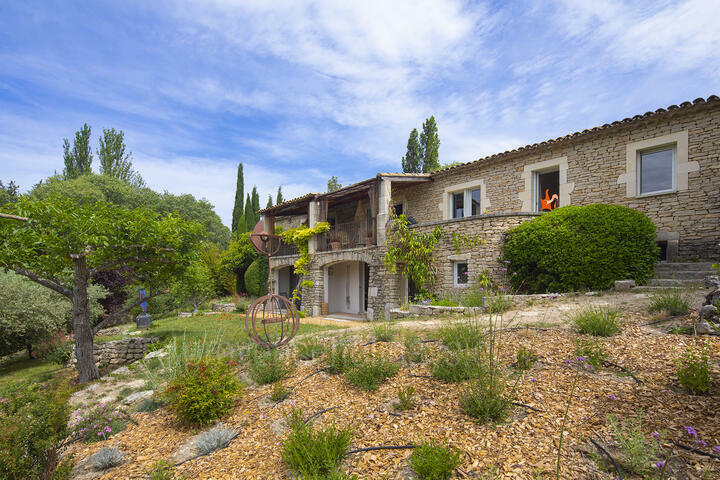 66 - Une Maison en Provence: Villa: Exterior