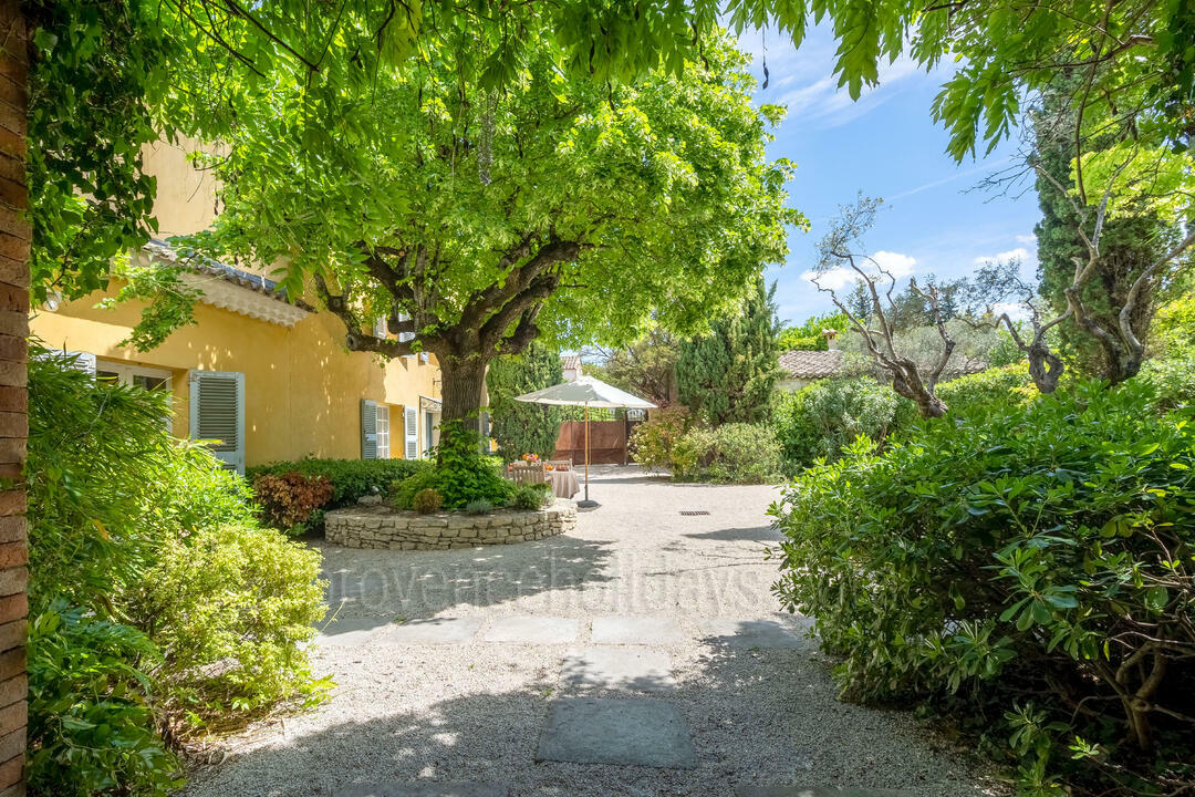 Village House full of Character with a Pool and a Fountain 49 - le Mas René: Villa: Exterior