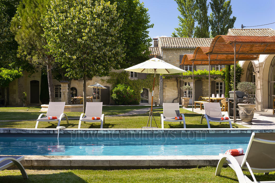 Luxury Holiday Rental in Saint-Rémy-de-Provence 7 - Les Oliviers: Villa: Pool