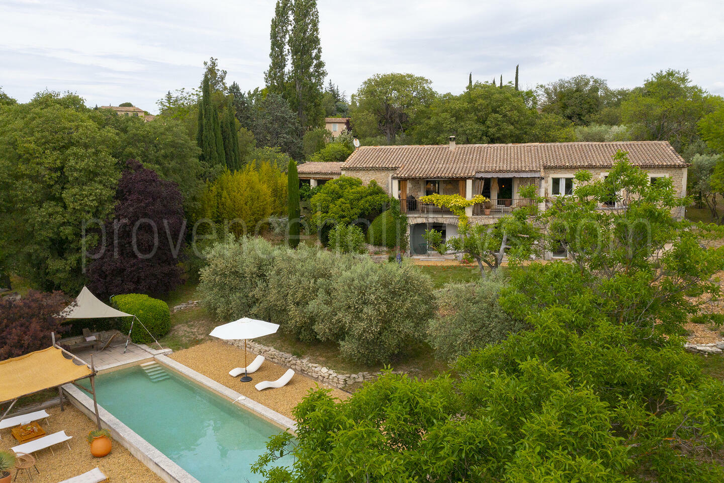 Zeitgenössische Ferienwohnung mit privatem Pool in Gordes 1 - Une Maison en Provence: Villa: Exterior