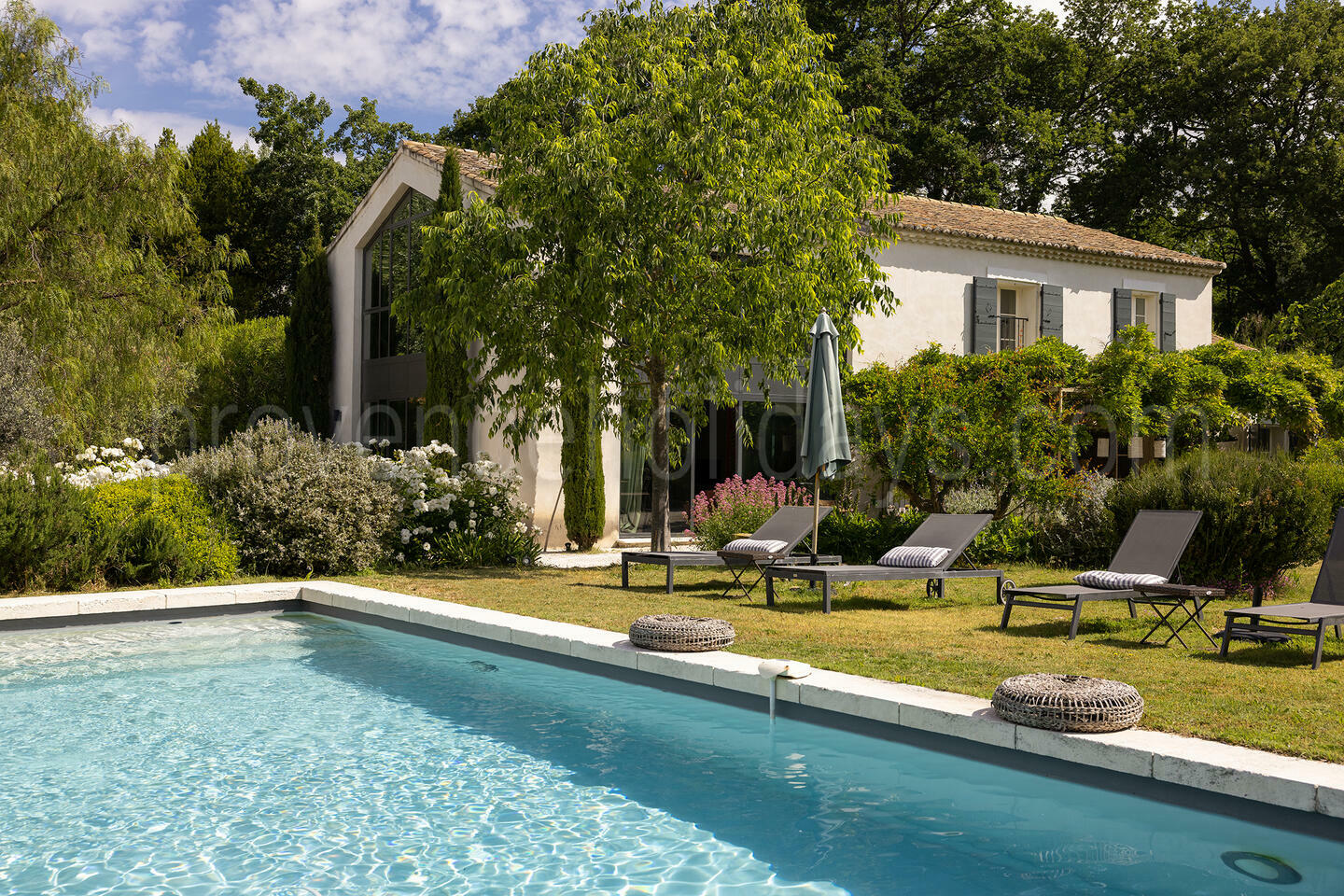 Magnificent Mas with independent annexes in the heart of the Alpilles 1 - Mas du Figuier: Villa: Exterior