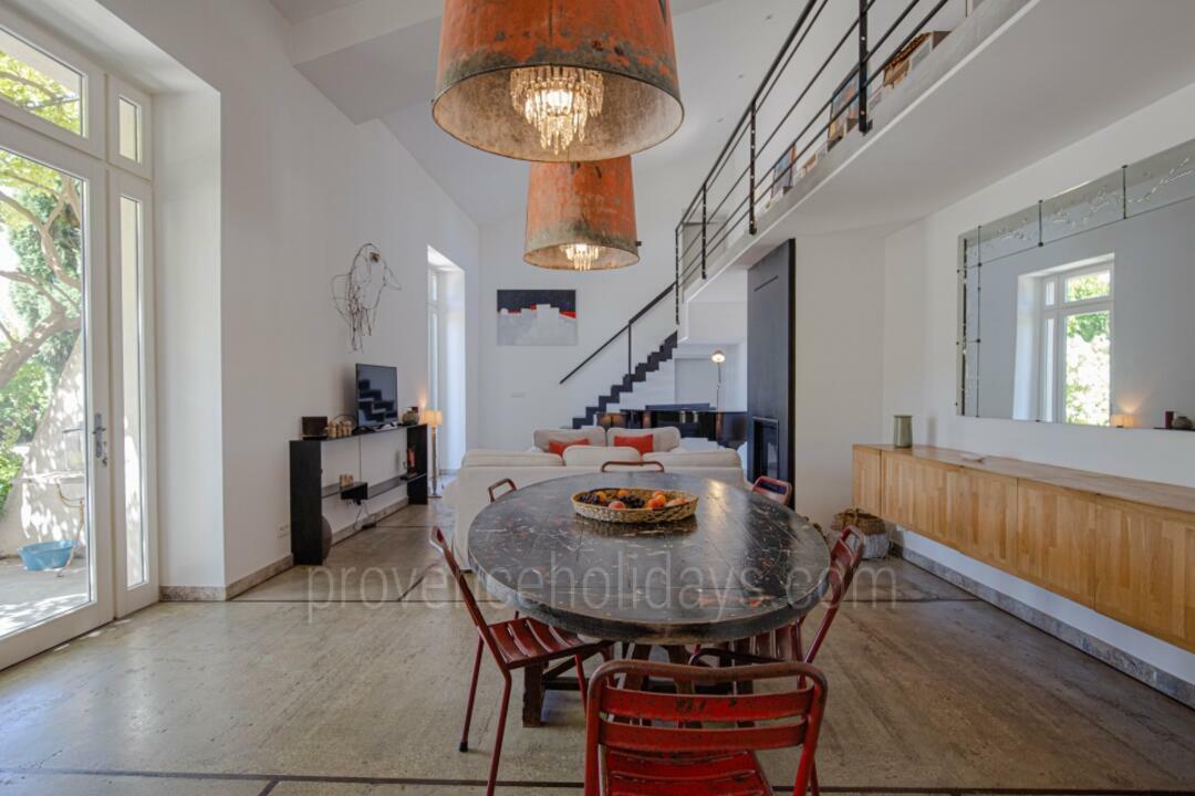 Modern Holiday Rental Within Walking Distance to the Village Villa Beaumes: Interior - 16