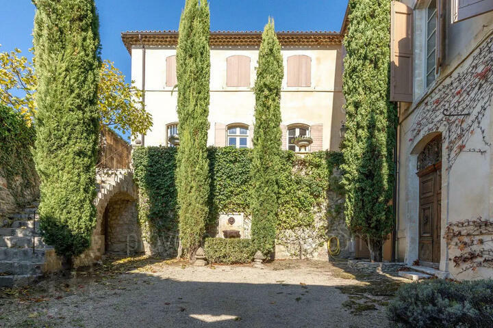 17 - Château de Gignac: Villa: Exterior