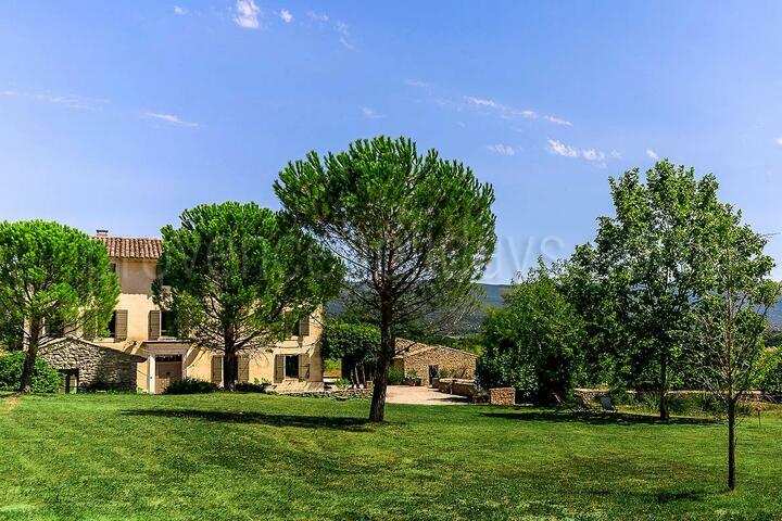 Superb renovated Bastide with Heated Pool in the heart of the Luberon