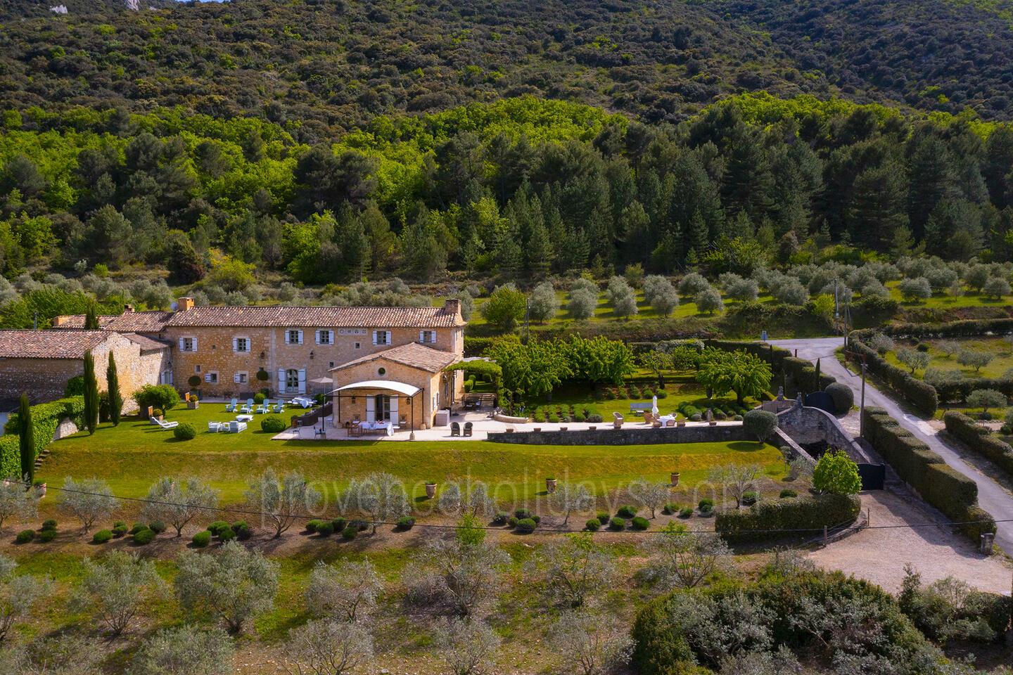25 - Outstanding Property with Wonderful Views of the Luberon: Villa: Exterior