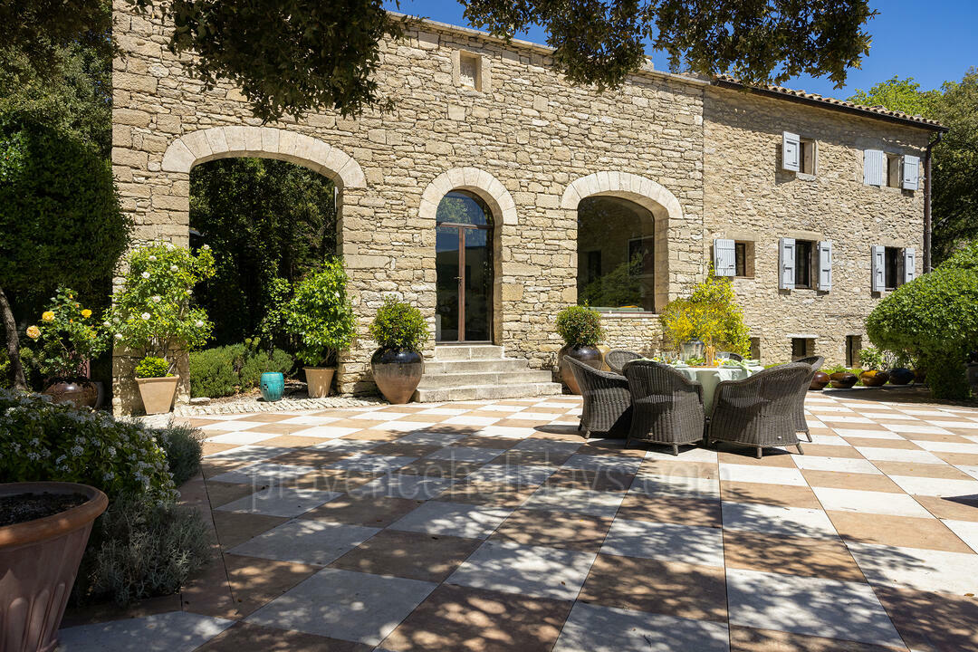 Propriété avec vue exceptionnelle sur le Luberon 6 - Un Secret Provençal: Villa: Exterior