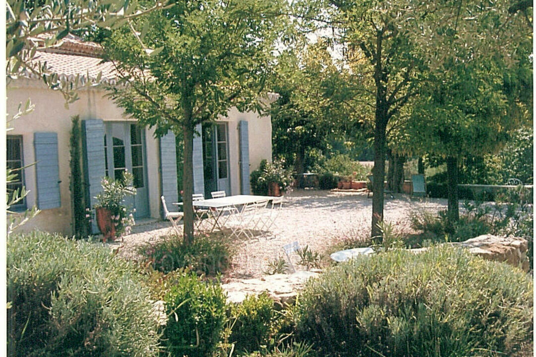 Anwesen mit privatem Pool in der Nähe des Mont Ventoux 5 - Chez Martine: Villa: Exterior