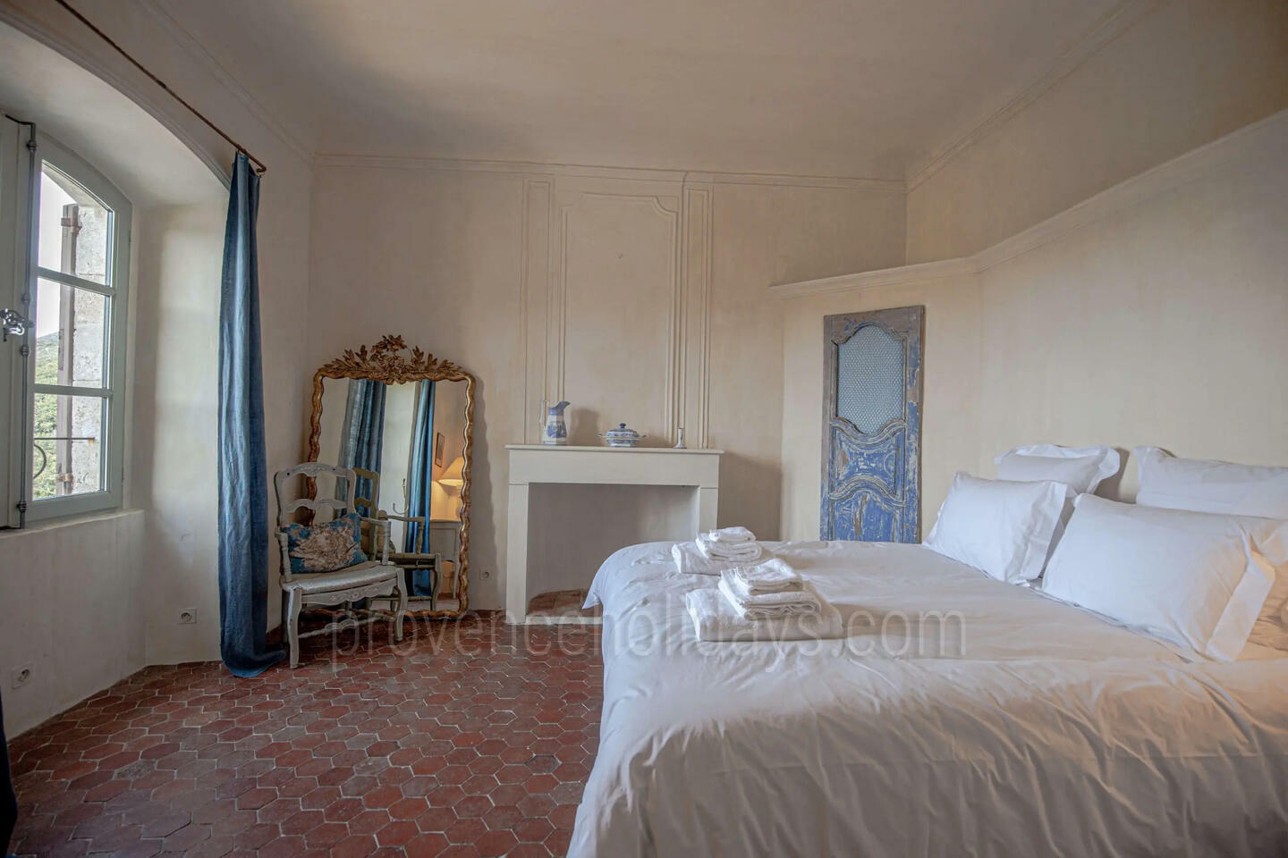 72 - Château de Gignac: Villa: Bedroom
