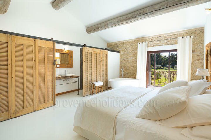 Beautiful Farmhouse for Twenty Guests in the Luberon 3 - Mas des Vignes: Villa: Interior