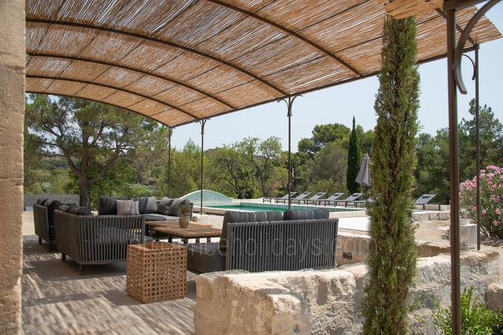 Luxe vakantiewoning voor 8 personen in Les Baux 3 - Mas de Provence: Villa: Exterior