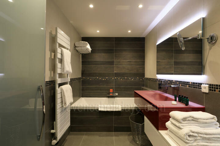 47 - Domaine Bernard: Villa: Bathroom