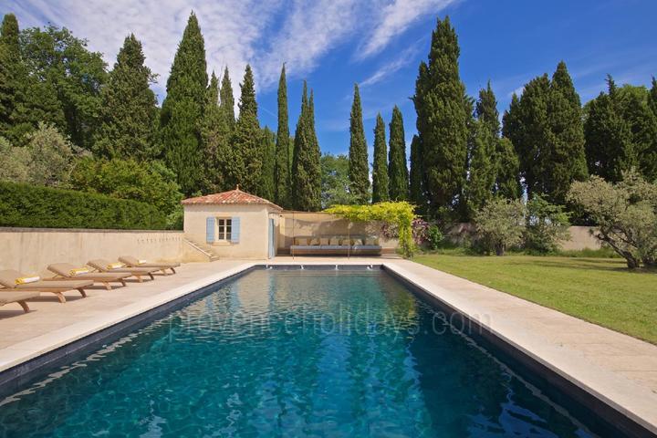 Atemberaubende Ferienwohnung mit Tennisplatz in Saint-Rémy 3 - Mas Provence: Villa: Pool