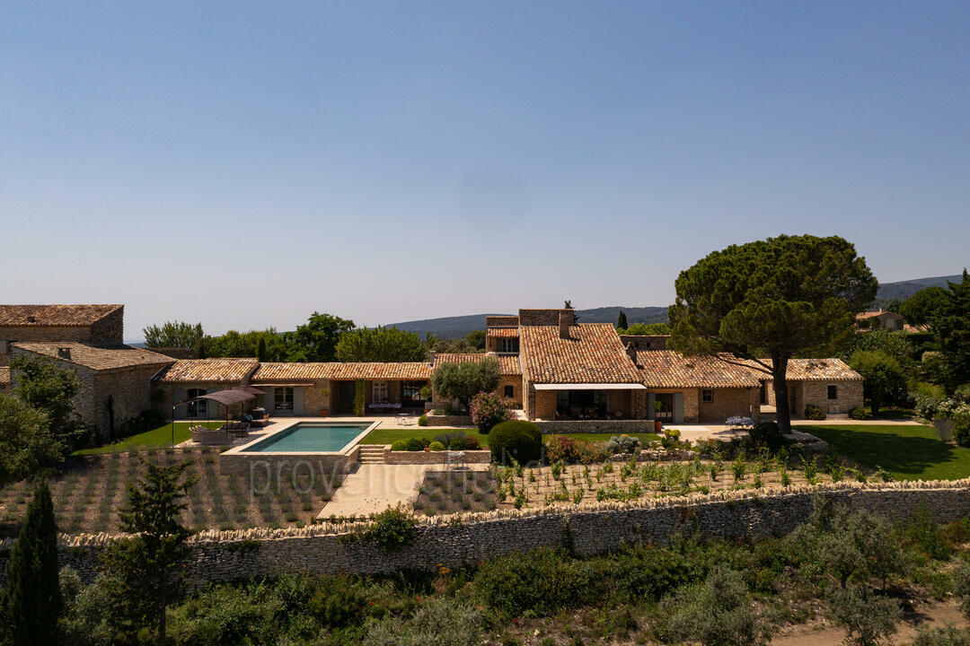 Luxurious Farmhouse with splendid views over Gordes and the Luberon Valley 4 - Mas de Bel Air: Villa: Exterior